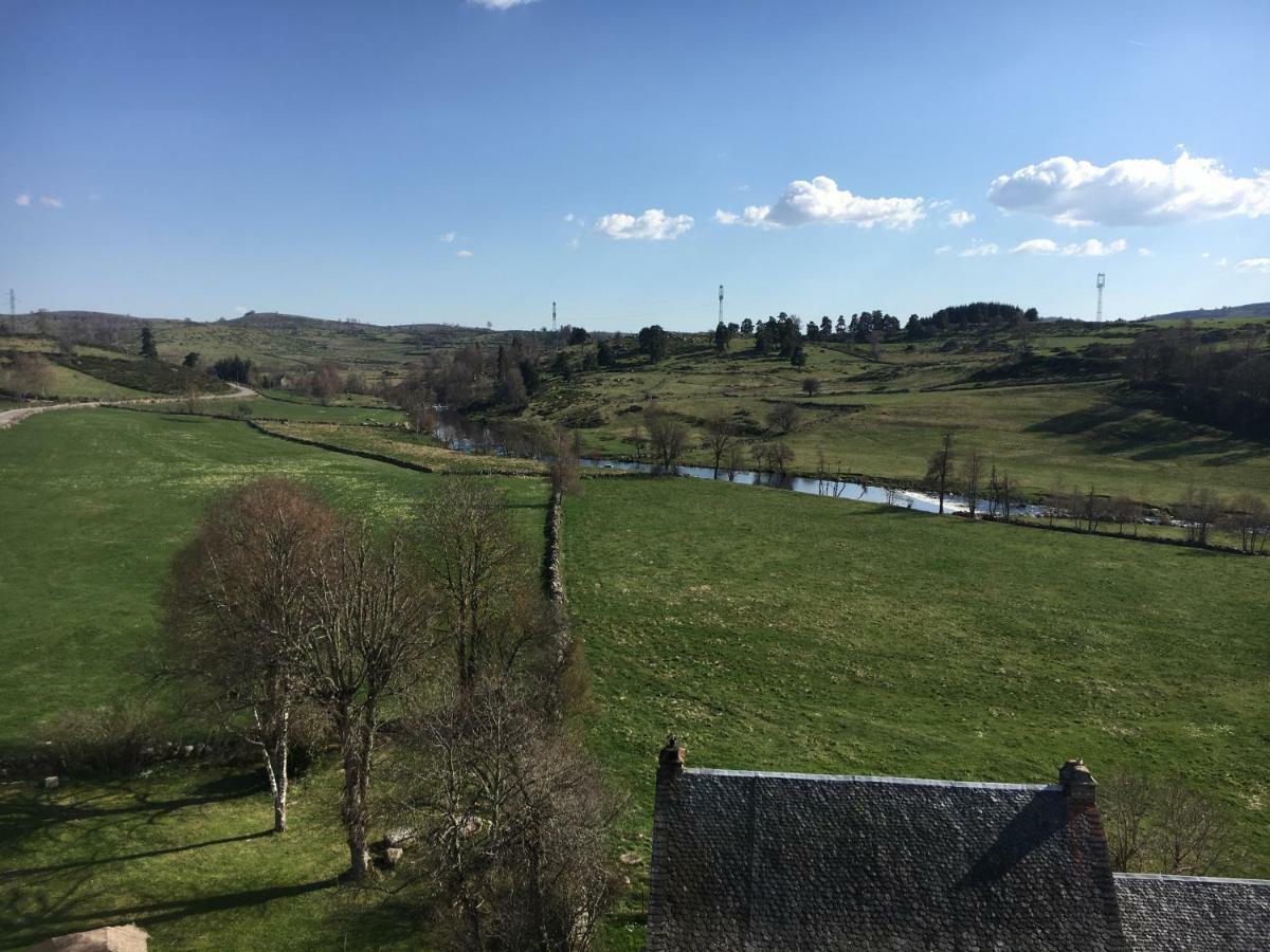 Hôtel Une Parenthèse en Aubrac à Brion  Extérieur photo
