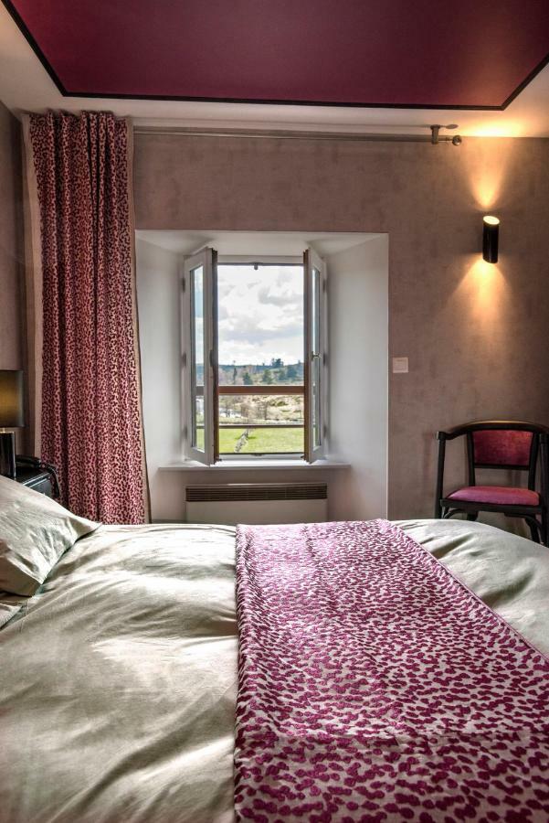 Hôtel Une Parenthèse en Aubrac à Brion  Extérieur photo